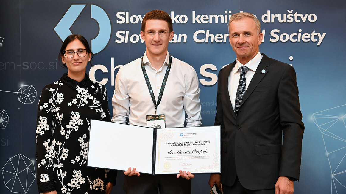 Nagrado za mlade kemike in kemijske inženirje na gospodarskem področju je prejel dr. Martin Ocepek